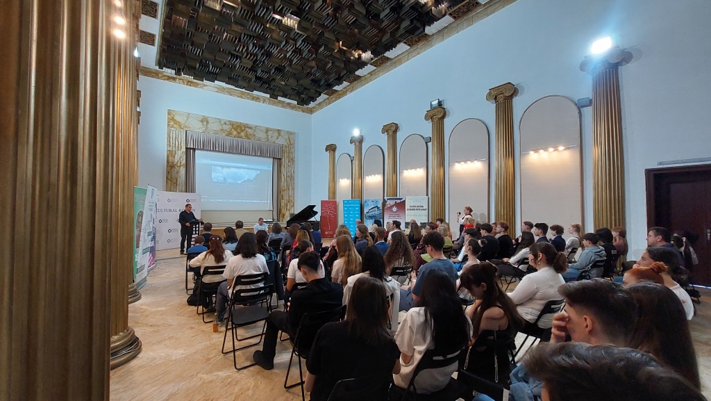 Prezentare în sala ICR