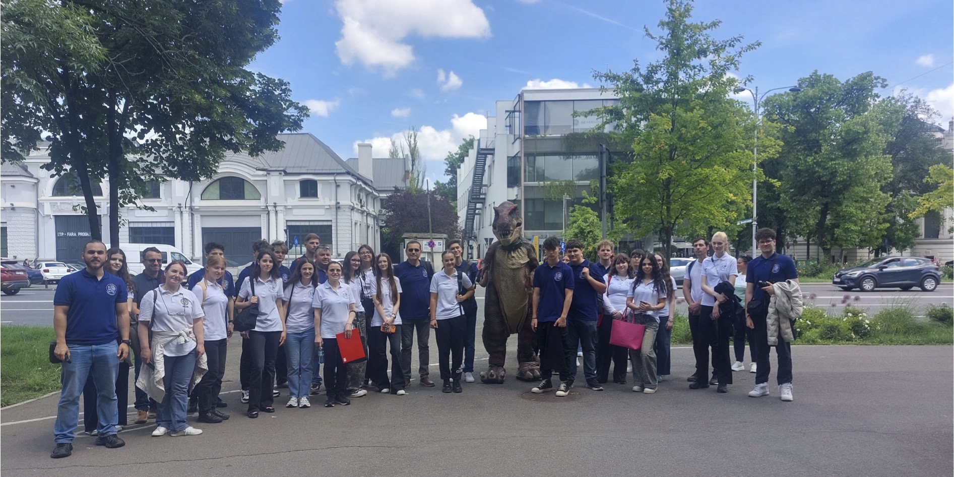 Poză de grup – echipele participante la finala Ro-VIBE 2026